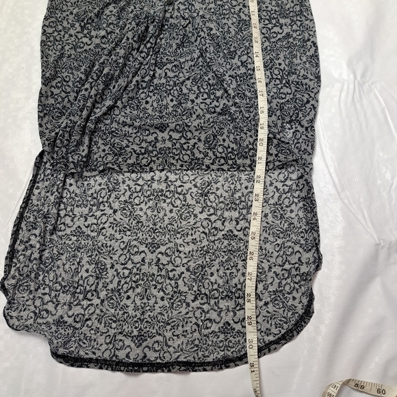 VICTORIA'S Secret Sleeveless High Low Top - Picture 8 of 9